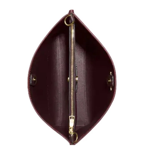 Coach
New, not used. Small repair needed
MOLLIE BUCKET BAG IN SIGNATURE CHAMBRAY - Picture 8 of 15